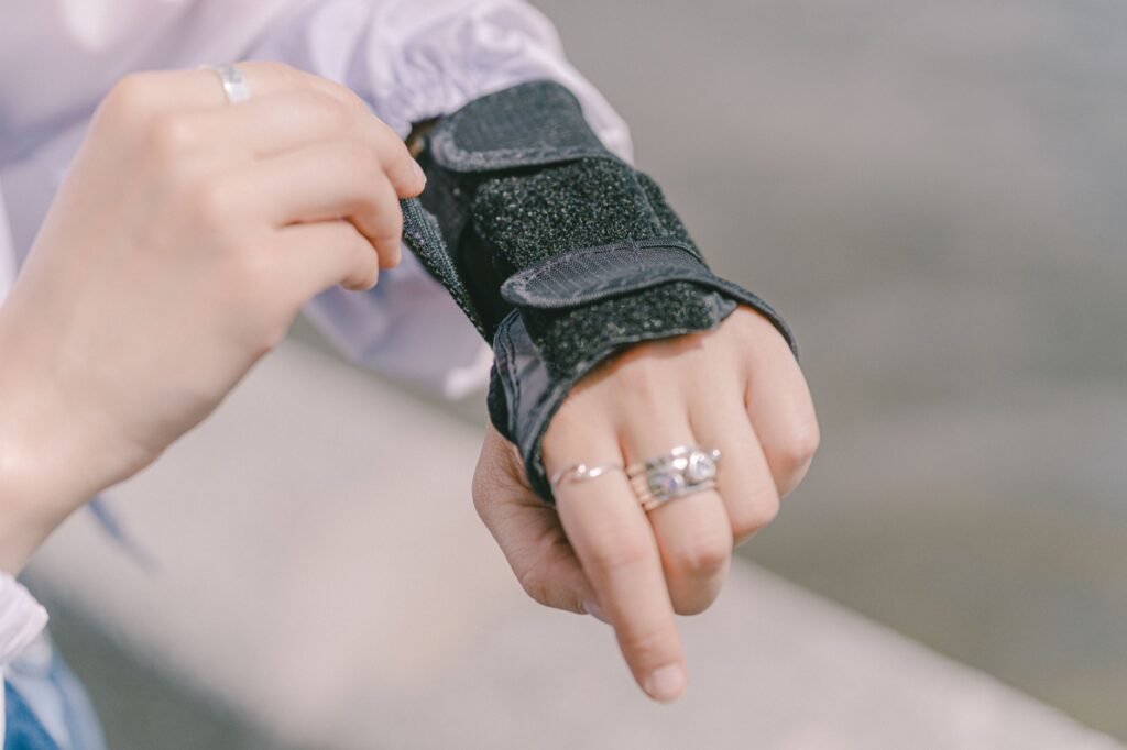 Adjusting a wrist brace for support