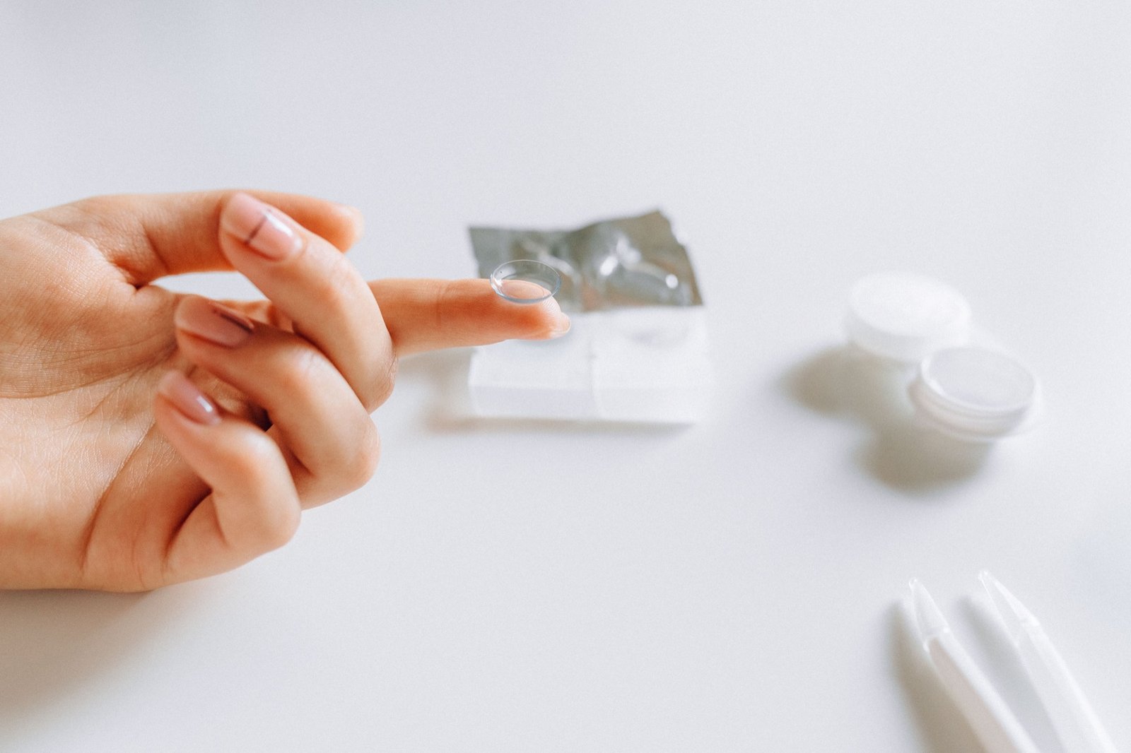 Removing a contact lens, a required step before using Cequa