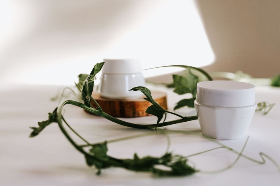 Cream jar for skincare and hemorrhoid comfort